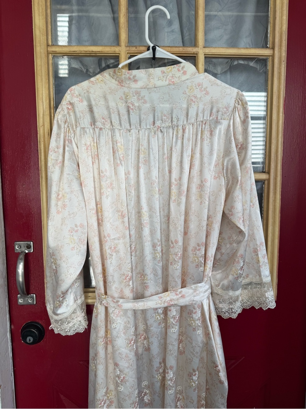 vintage Christian Dior "Le Connaisseur" satin soft floral pattern robe - Picture 10 of 10
